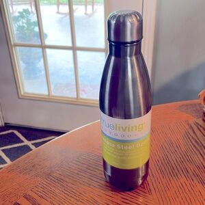 True living outdoors, stainless steel bottle 25 ounces new